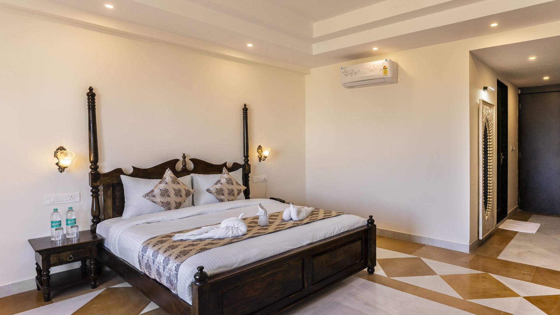 Suite Room With Bathtub & Terrace